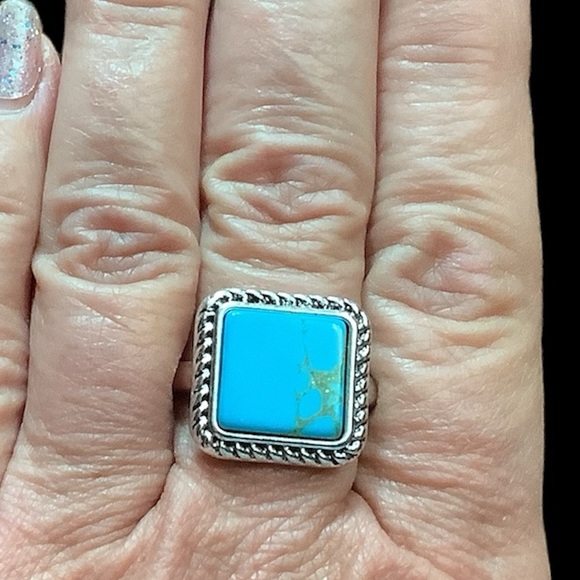 🎉Host Pick🎉 Vintage inlaid square turquoise ring. NWT. Size 9.5 - Picture 2 of 3